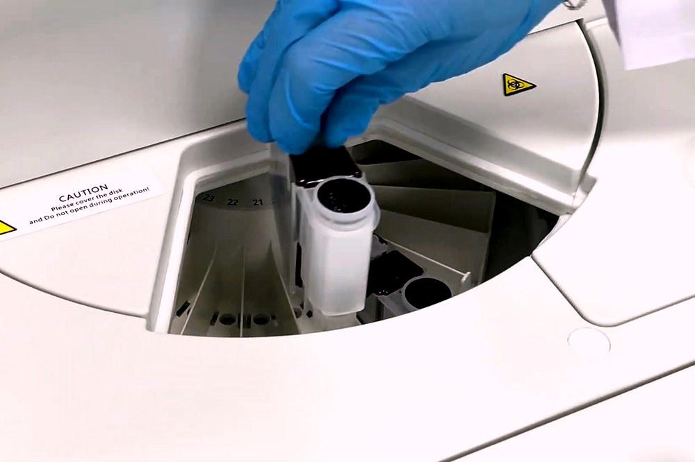 Primary tubes into the carousel