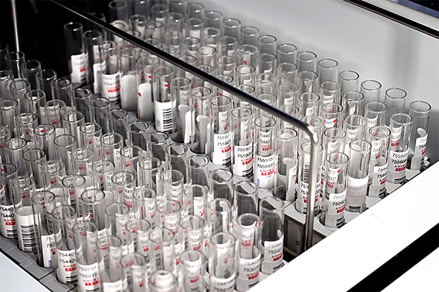 Racks stay upright, mixed primary tube types
